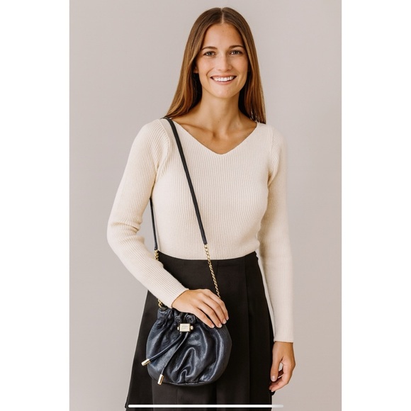 BADGLEY MISCHKA LEATHER BUCKET BAG ZIP TOP DESIGNER CROSSBODY MODERN LUXURY - Picture 1 of 13